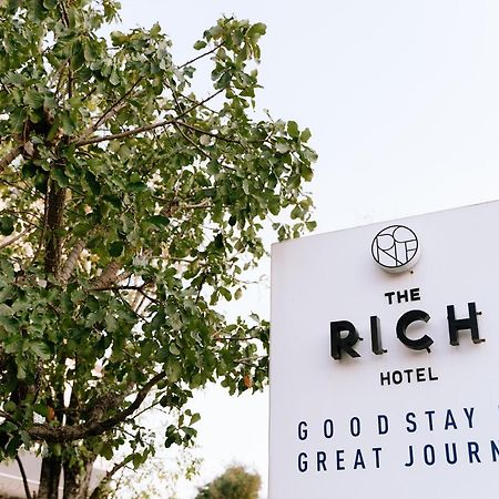 The Rich Hotel Nakhonratcsaszima Kültér fotó