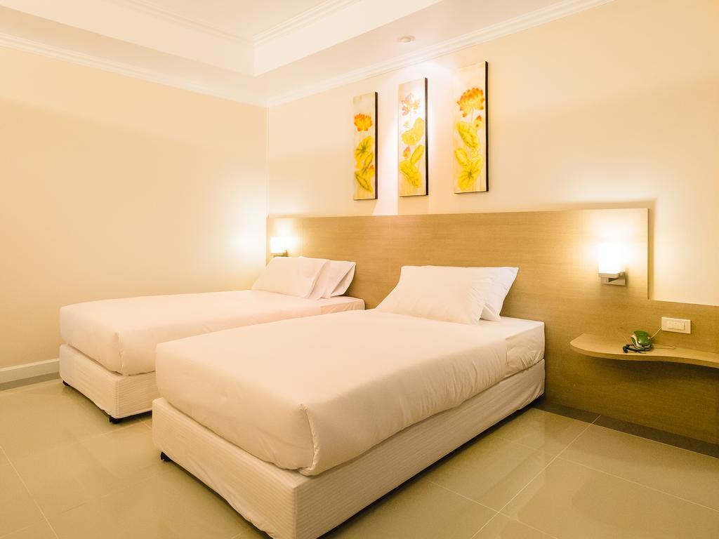 The Rich Hotel Nakhonratcsaszima Kültér fotó