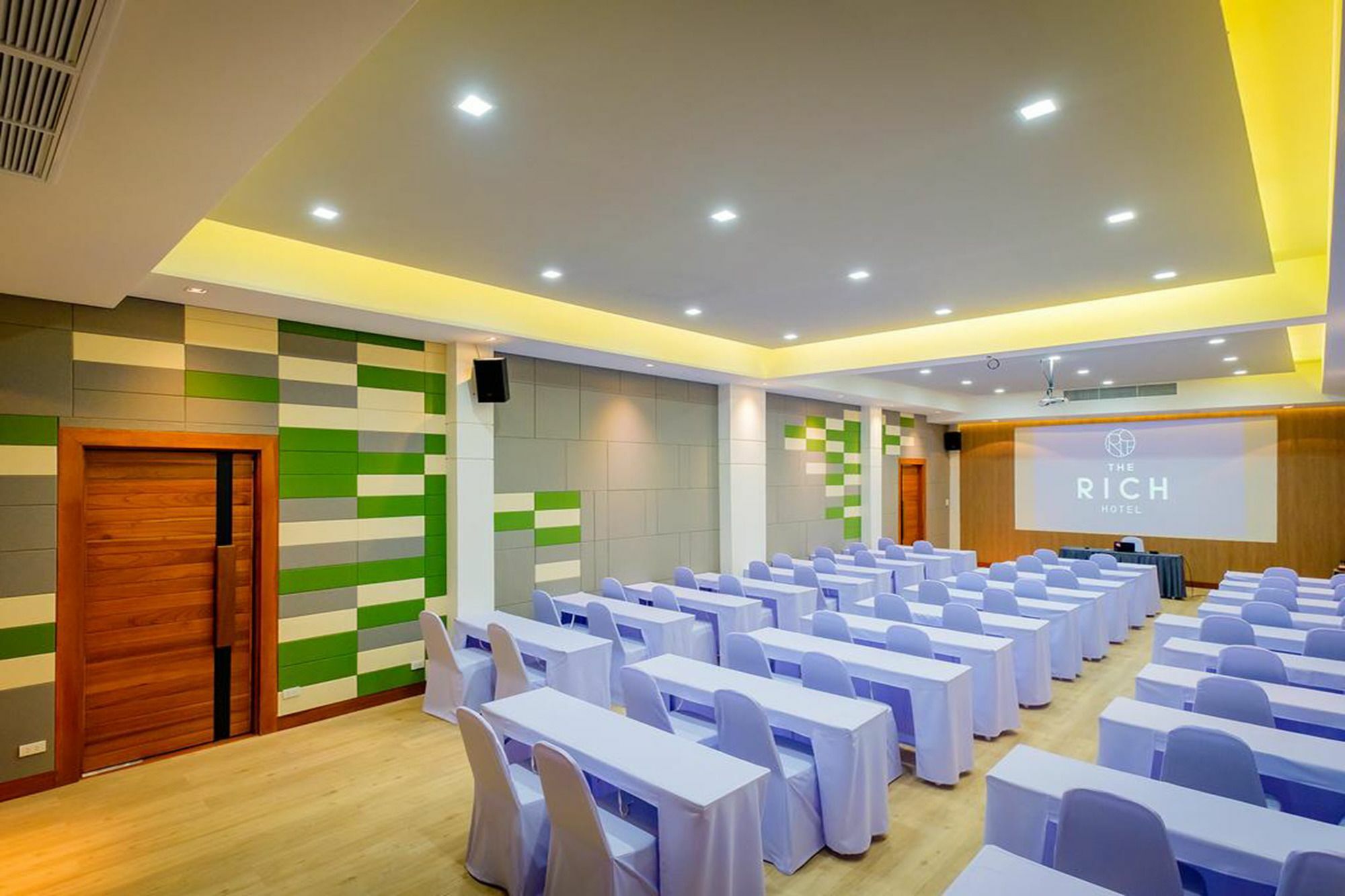 The Rich Hotel Nakhonratcsaszima Kültér fotó