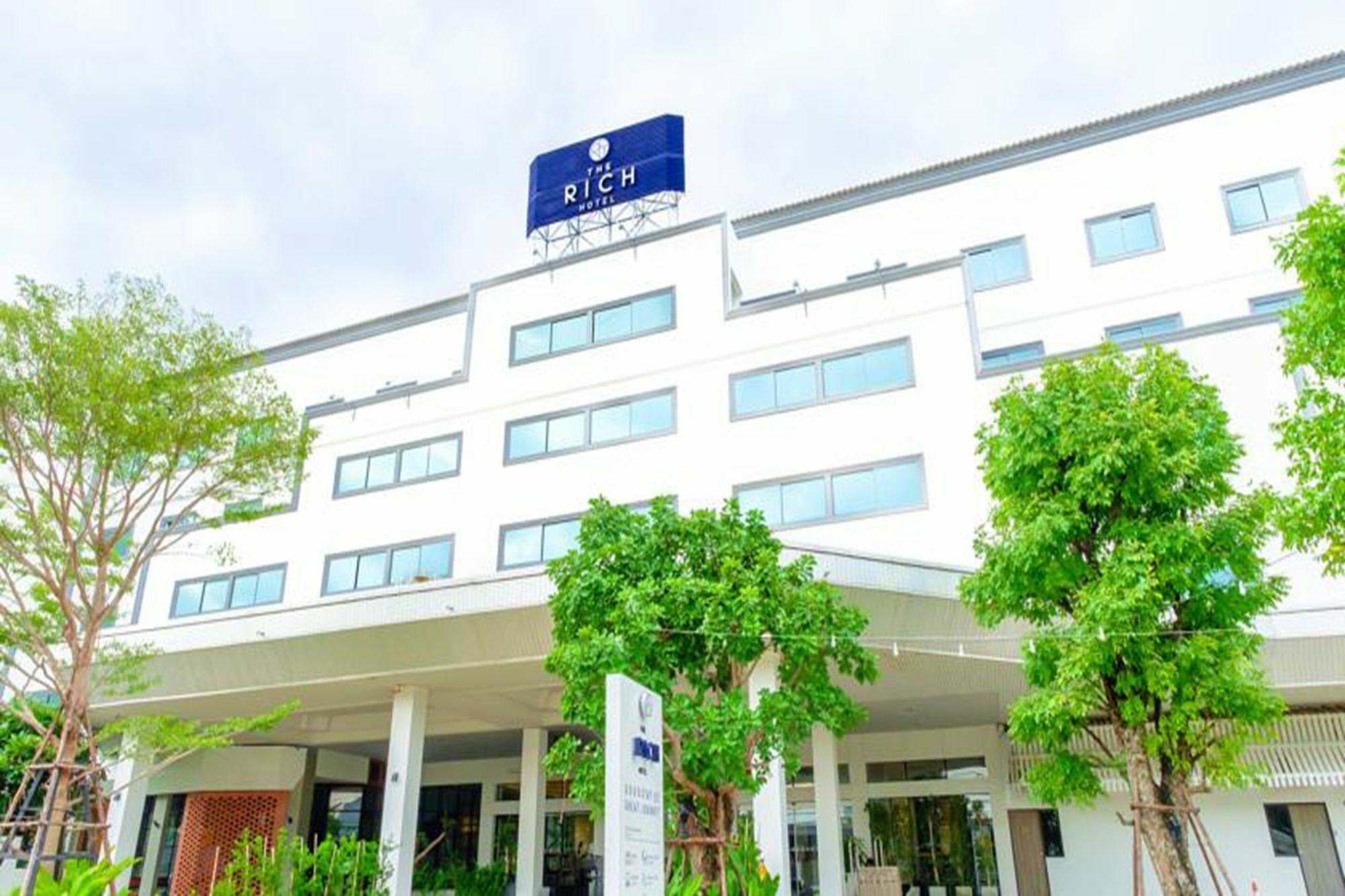 The Rich Hotel Nakhonratcsaszima Kültér fotó