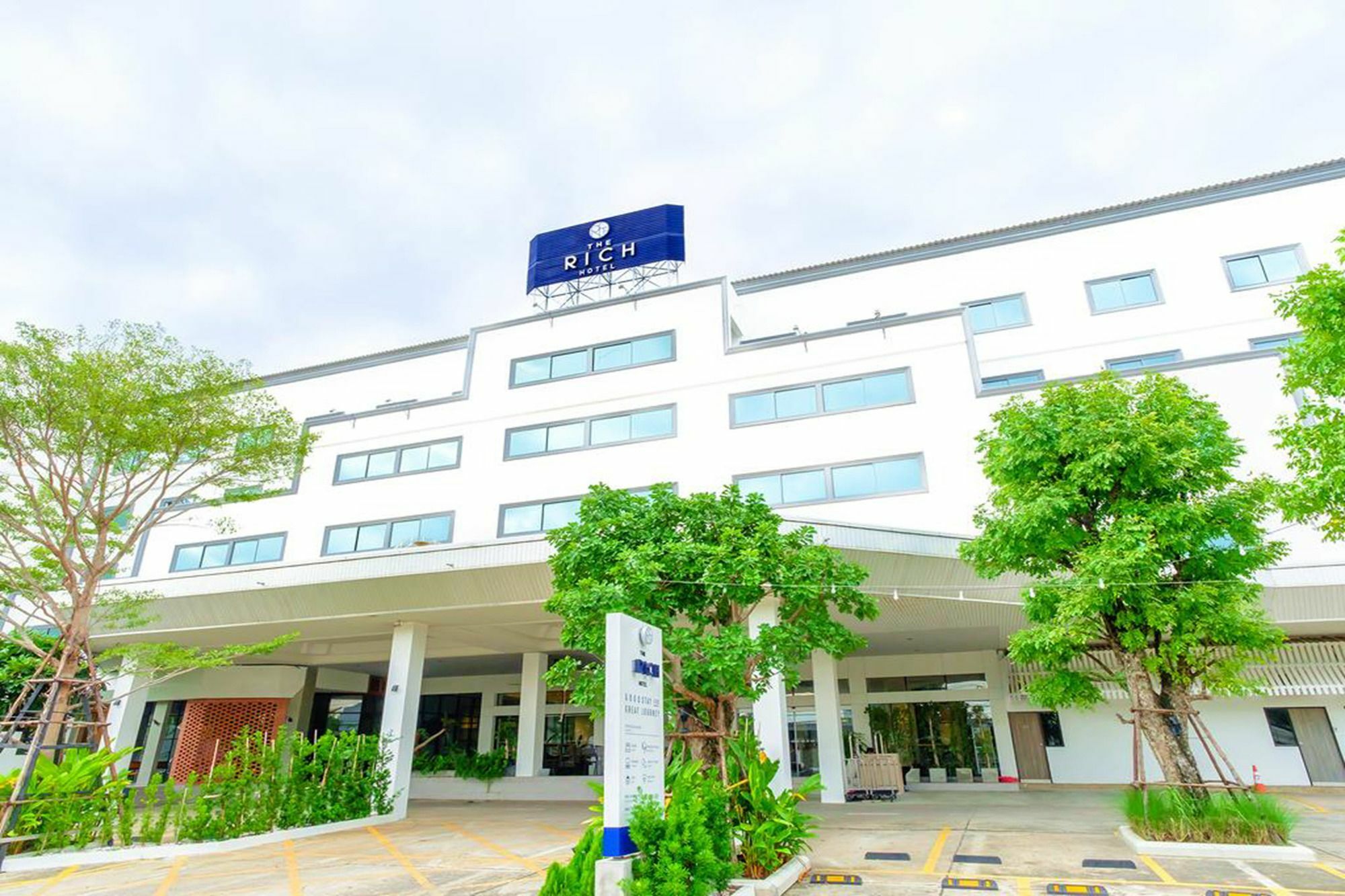 The Rich Hotel Nakhonratcsaszima Kültér fotó