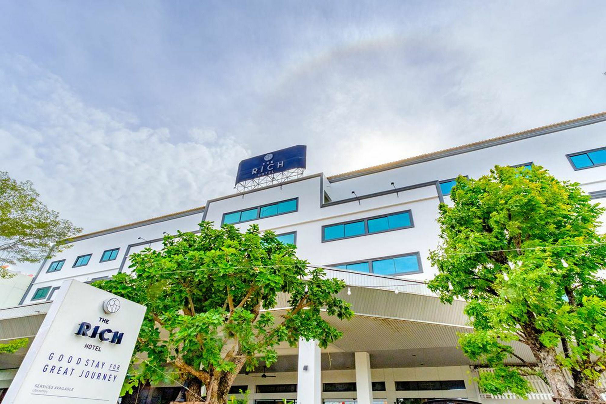 The Rich Hotel Nakhonratcsaszima Kültér fotó