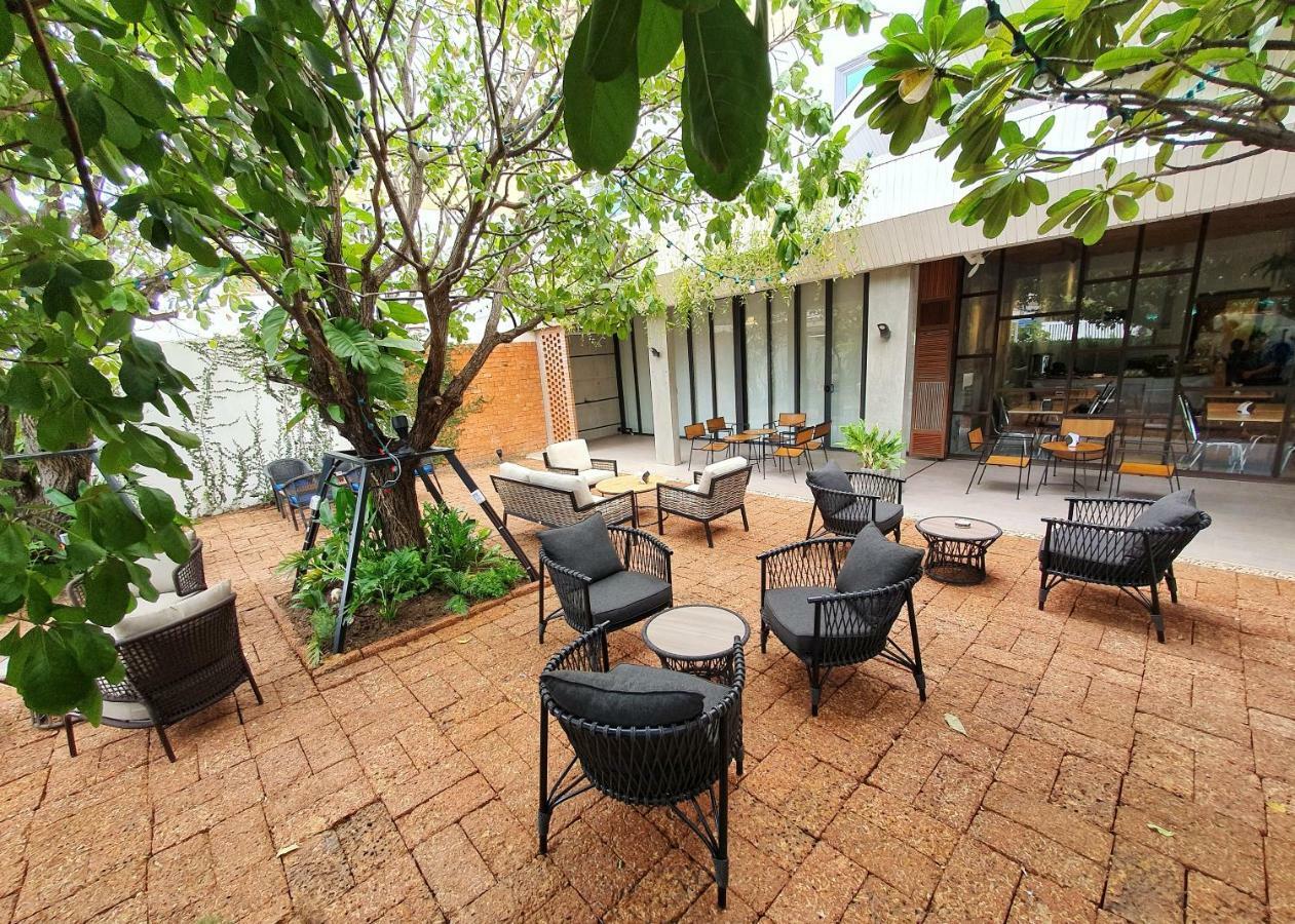 The Rich Hotel Nakhonratcsaszima Kültér fotó
