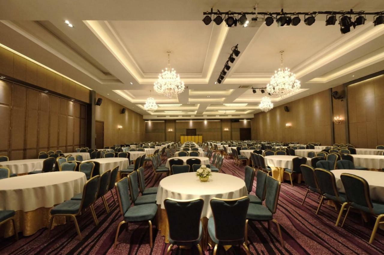 The Rich Hotel Nakhonratcsaszima Kültér fotó