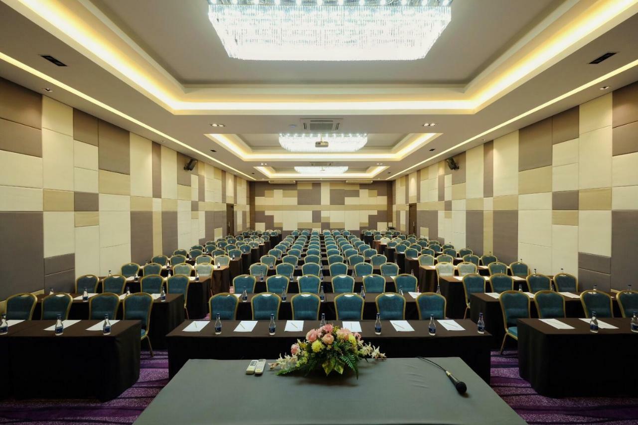 The Rich Hotel Nakhonratcsaszima Kültér fotó
