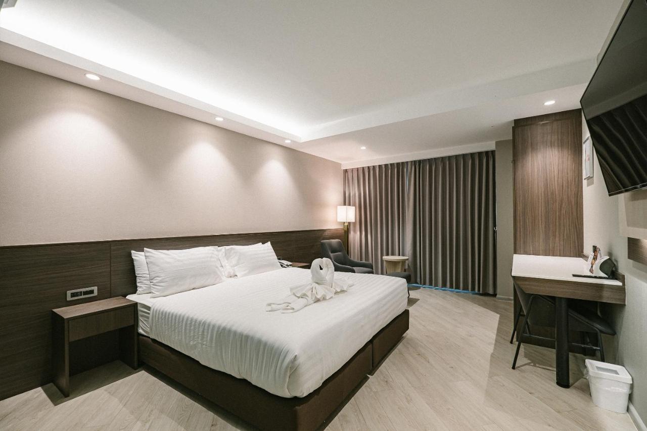 The Rich Hotel Nakhonratcsaszima Kültér fotó